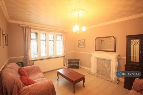 3 bedroom terraced house to rent, Campden Crescent, Dagenham, RM8
