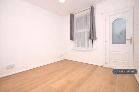 2 bedroom end of terrace house to rent, Richmond Street, Sheerness, ME12