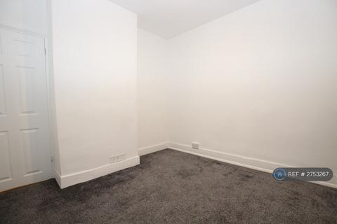 2 bedroom end of terrace house to rent, Richmond Street, Sheerness, ME12