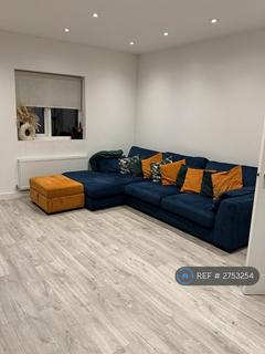 2 bedroom penthouse to rent, Godstone Road, Whyteleafe, CR3
