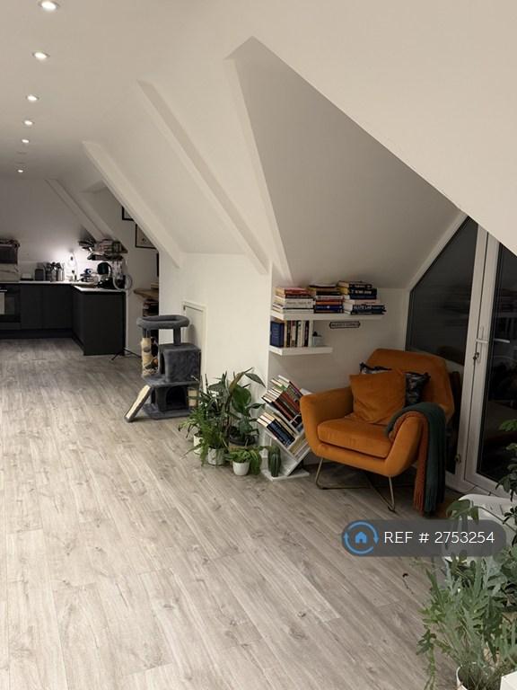 Alcove/Balcony