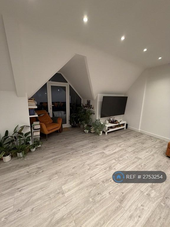 Alcove/Balcony
