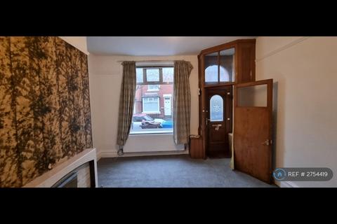 2 bedroom terraced house to rent, Gordon Avenue, Oldham, OL4