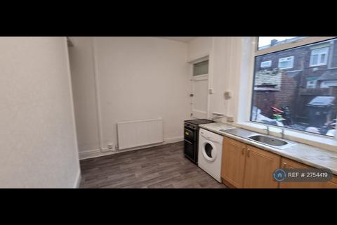 2 bedroom terraced house to rent, Gordon Avenue, Oldham, OL4