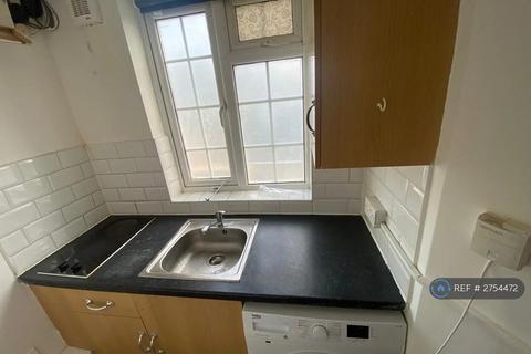 2 bedroom flat to rent, Bridge Street, Pinner, HA5