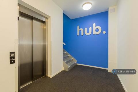 2 bedroom flat to rent, The Hub, Maidenhead, SL6
