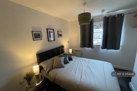 2 bedroom flat to rent, Britton House, Manchester, M4