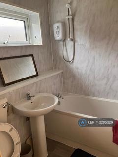 2 bedroom flat to rent, Village Street, Salford, M7