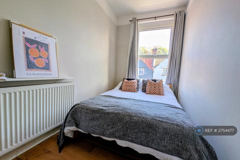 1 bedroom in a flat share to rent, Springbank Road, London, SE13