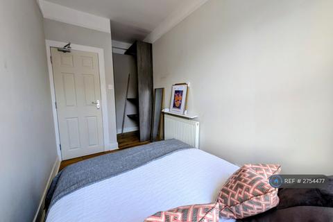 1 bedroom in a flat share to rent, Springbank Road, London, SE13
