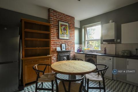 1 bedroom in a flat share to rent, Springbank Road, London, SE13