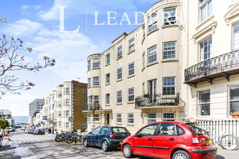 2 bedroom flat to rent - Dorchester Court, Norfolk Square, BN1