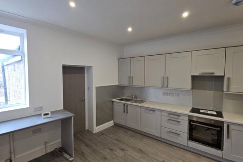4 bedroom terraced house to rent, Soothill Lane, Batley