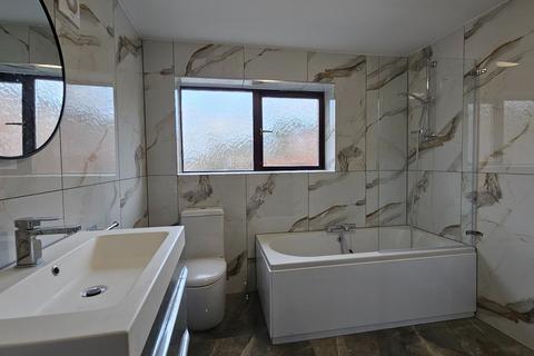 4 bedroom terraced house to rent, Soothill Lane, Batley