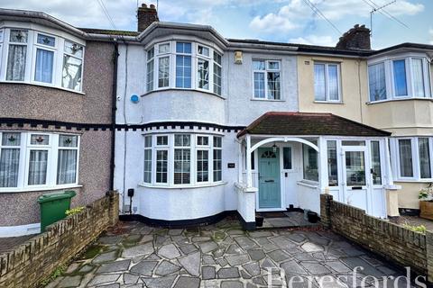 4 bedroom terraced house for sale, Lyndhurst Drive, Hornchurch, RM11