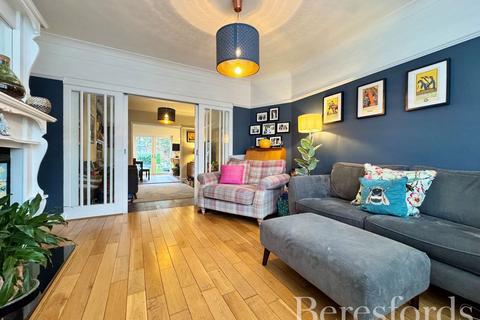4 bedroom terraced house for sale, Lyndhurst Drive, Hornchurch, RM11