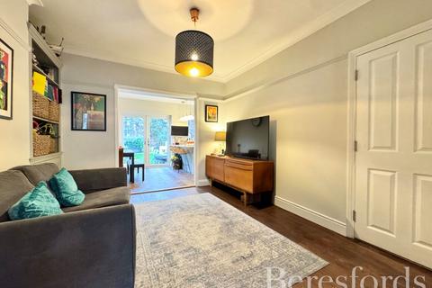 4 bedroom terraced house for sale, Lyndhurst Drive, Hornchurch, RM11