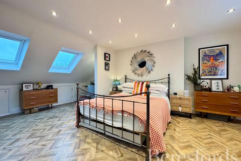 4 bedroom terraced house for sale, Lyndhurst Drive, Hornchurch, RM11