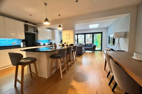 4 bedroom semi-detached house for sale, Gubbins Lane, Romford