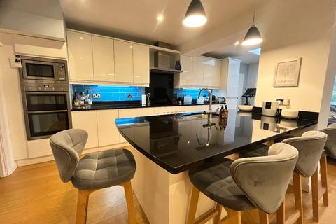 4 bedroom semi-detached house for sale, Gubbins Lane, Romford