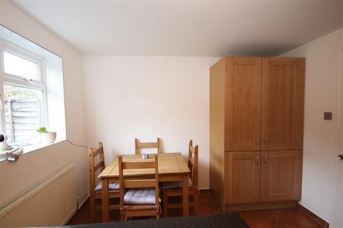 2 bedroom end of terrace house to rent, Tamarin Gardens, Cambridge CB1