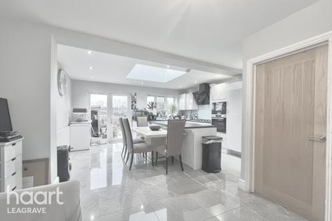 3 bedroom terraced house for sale, Gardenia Avenue, Luton