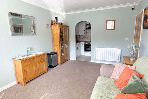 1 bedroom flat for sale, Homeborough House, Brinton Lane, Hythe, Southampton, Hampshire, SO45