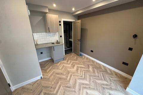 Studio to rent, Valentine Road, Harrow