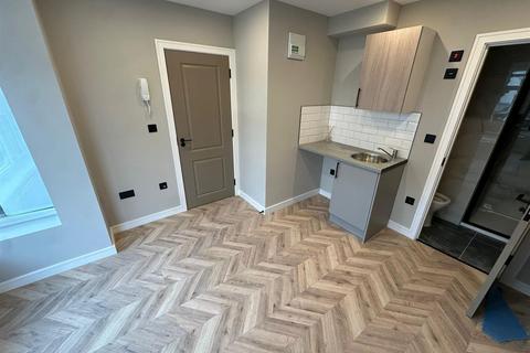 Studio to rent, Valentine Road, Harrow