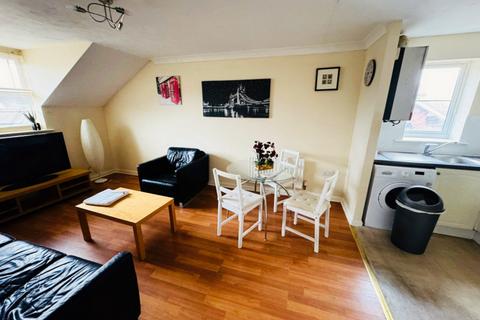 2 bedroom flat to rent, Iliffe Close, Reading, RG1
