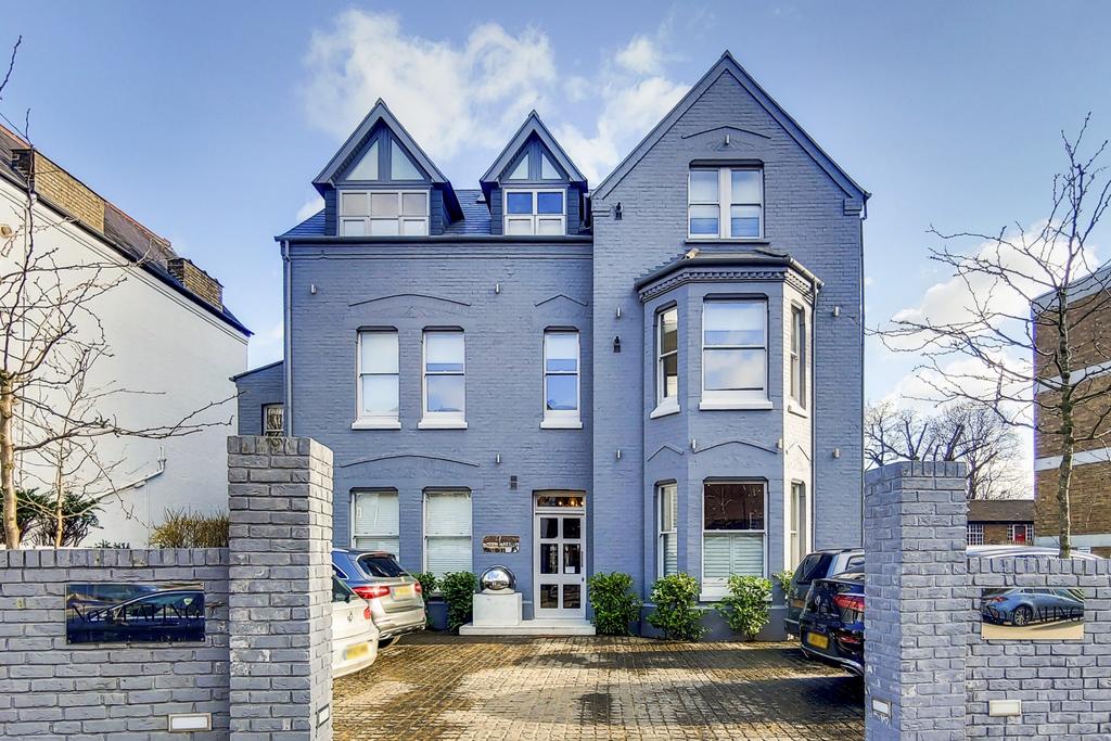 Attractive, well-maintained detached property w...