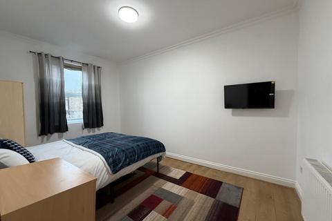 House share to rent, Churchfield Road, Acton
