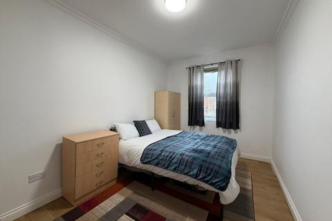 House share to rent, Churchfield Road, Acton