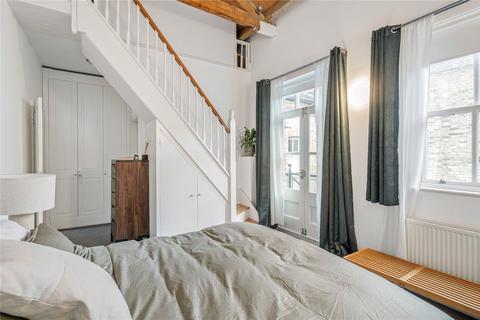 2 bedroom mews to rent, Hardwicke Mews, London, WC1X