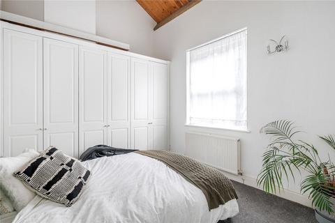 2 bedroom mews to rent, Hardwicke Mews, London, WC1X