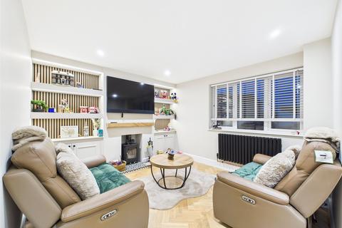 Craven Drive, Churchdown, Gloucester, Gloucestershire, GL3