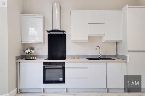 2 bedroom flat to rent, Selhurst New Road, London, SE25 5PU
