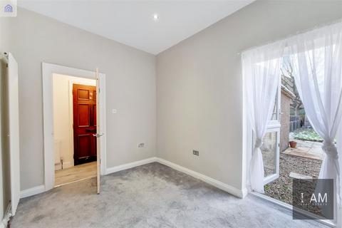 2 bedroom flat to rent, Selhurst New Road, London, SE25 5PU