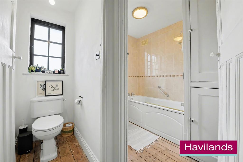 Winchmore Hill Road N21 1 QR-4.jpg