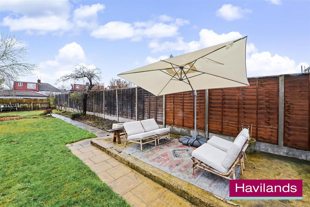 Winchmore Hill Road N21 1 QR-18.jpg