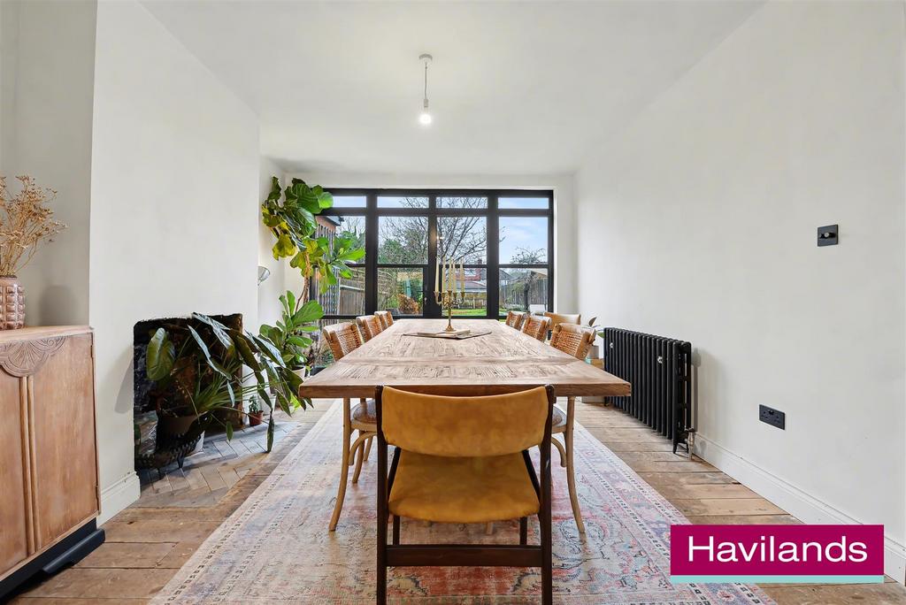 Winchmore Hill Road N21 1 QR-10.jpg