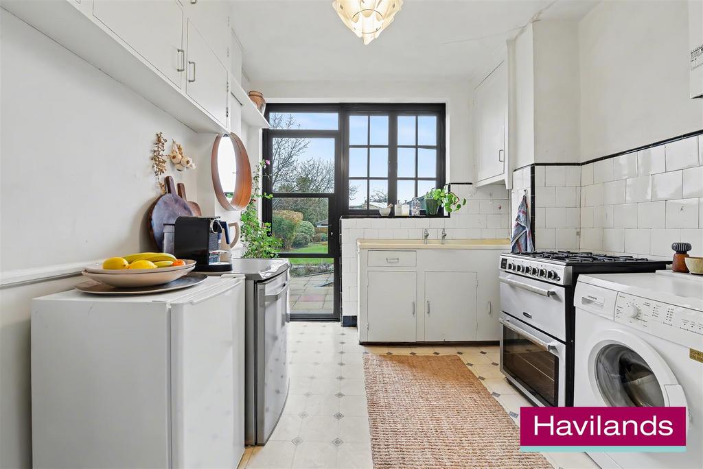 Winchmore Hill Road N21 1 QR-21.jpg