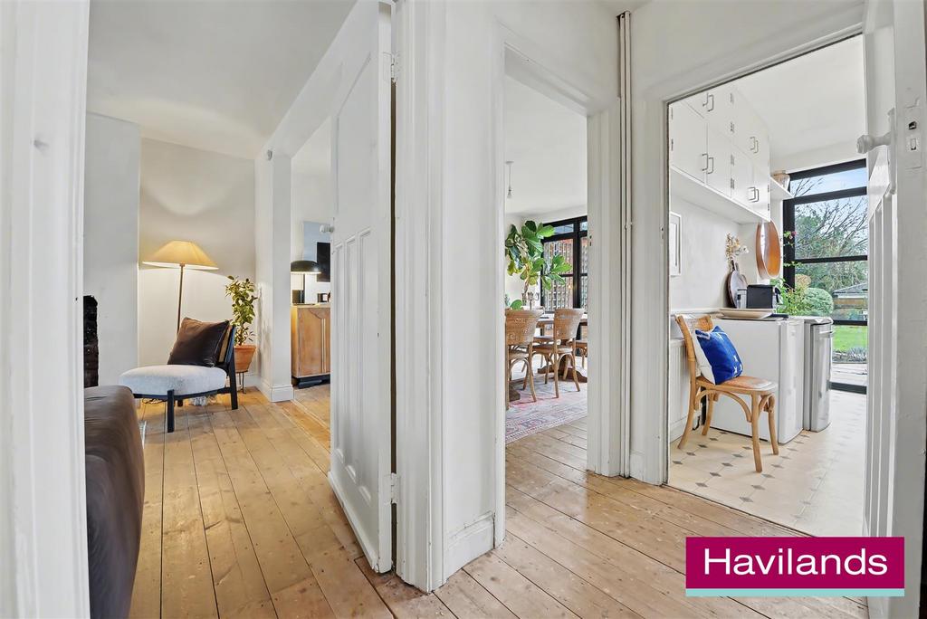 Winchmore Hill Road N21 1 QR-8.jpg