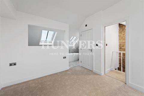 4 bedroom terraced house to rent, Torbay Road, London, NW6