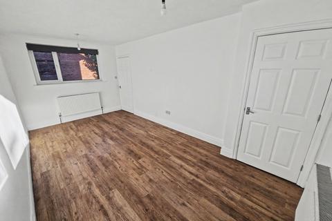 3 bedroom detached house to rent, Catherine Road, 26 Catherine Road, M8