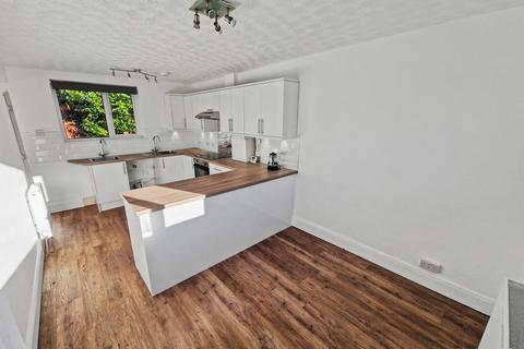 3 bedroom detached house to rent, Catherine Road, 26 Catherine Road, M8