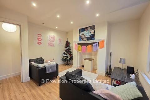 2 bedroom terraced house to rent, Harold Walk, Hyde Park LS6