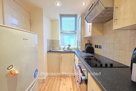 2 bedroom terraced house to rent, Harold Walk, Hyde Park LS6