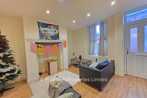 2 bedroom terraced house to rent, Harold Walk, Hyde Park LS6