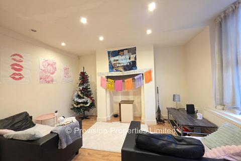 2 bedroom terraced house to rent, Harold Walk, Hyde Park LS6